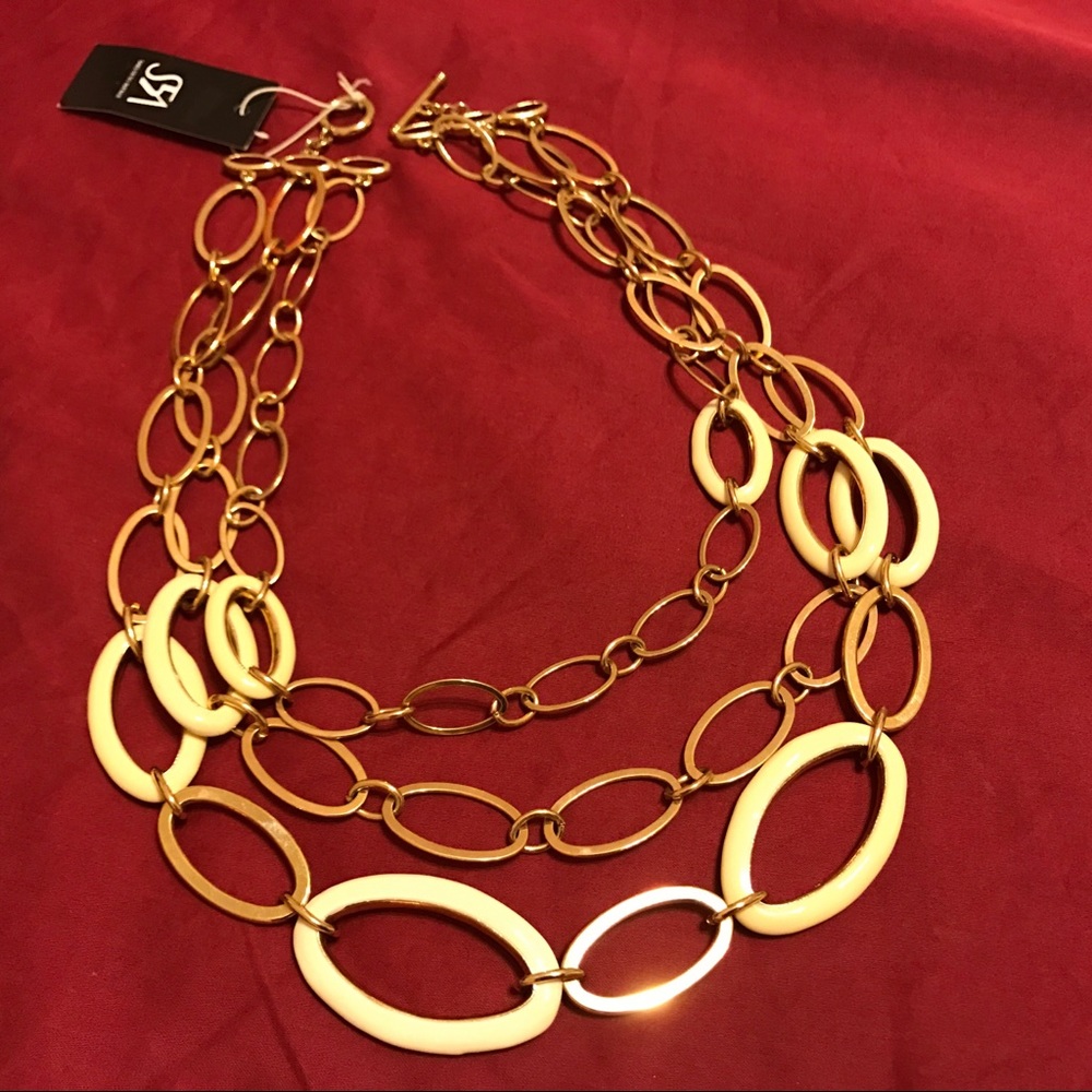 Brand new Saks Fifth Avenue necklace